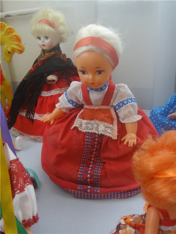 Выставка " Лабиринты кукольной жизни"