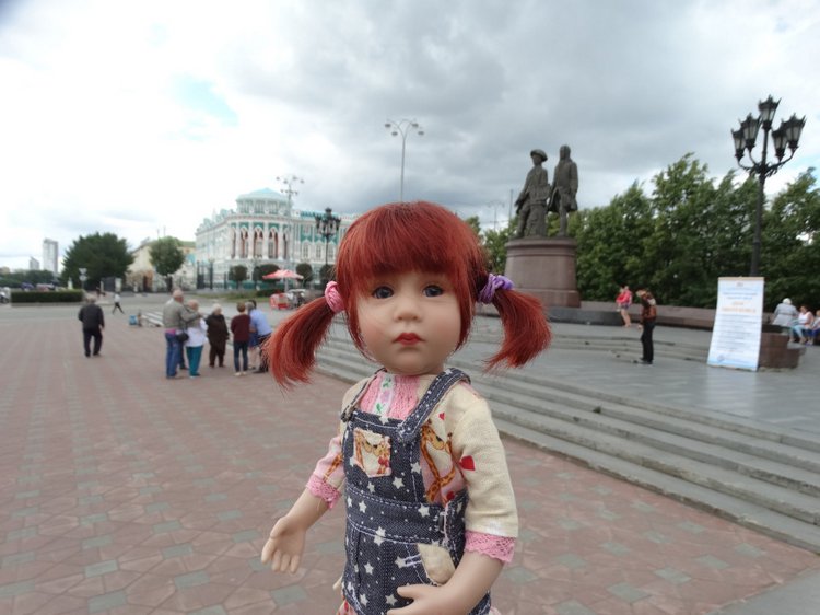 Мицци на прогулке по Екатеринбургу