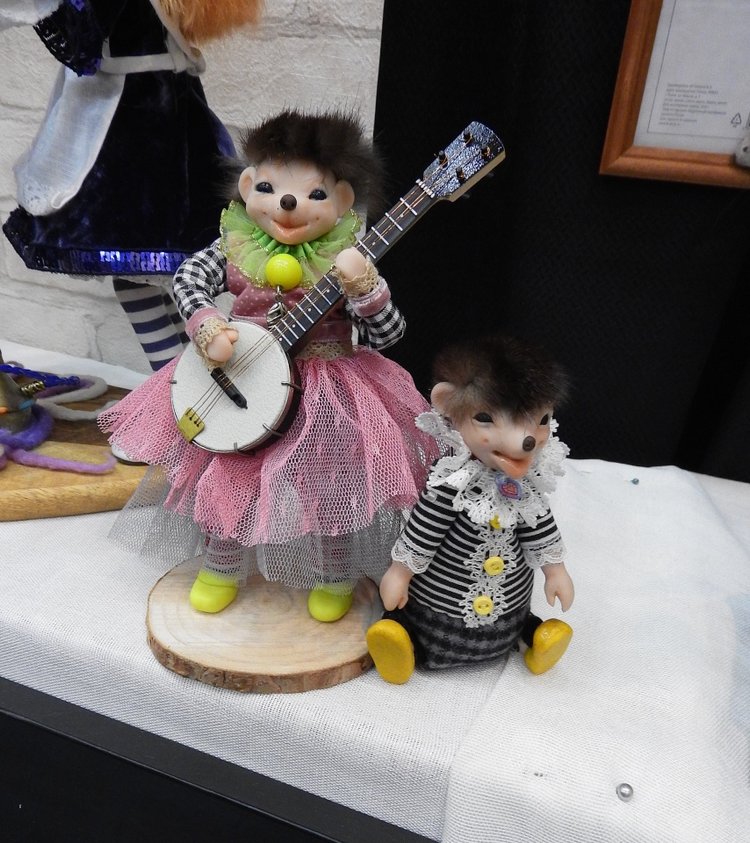 XV Международный осенний салон авторских кукол на Тишинке с 4 по 6 октября 2019 года в Москве. ЁЖИКИ