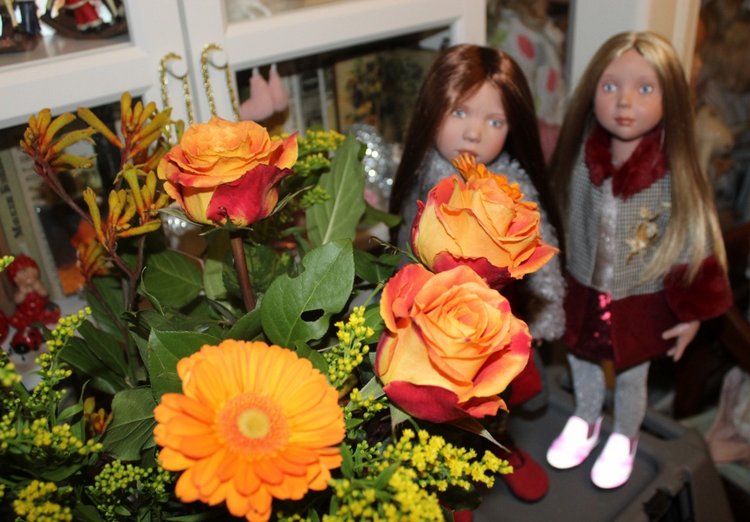 А мы к вам с цветами! Neetje и Verena Zwergnase