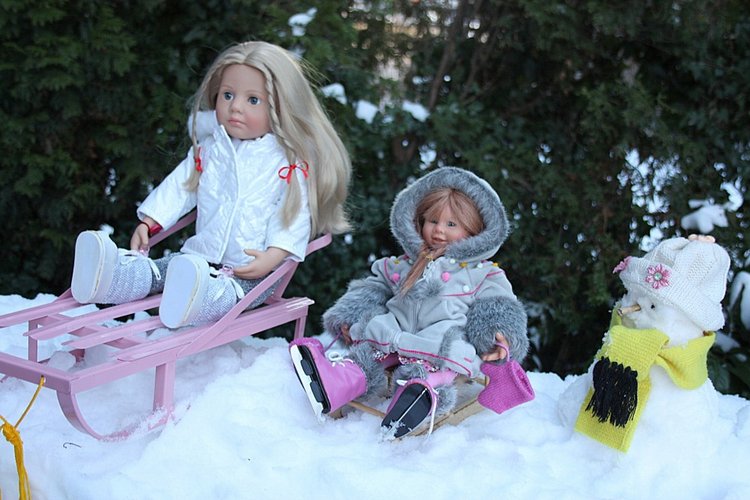 Снежные забавы Кети и Рози. Провожаем зиму