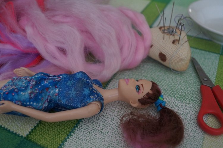 Четвёртая выписка февраля, которой могло не быть. Как заузить отверстие в шее советской куклы, чтобы голова не проваливалась