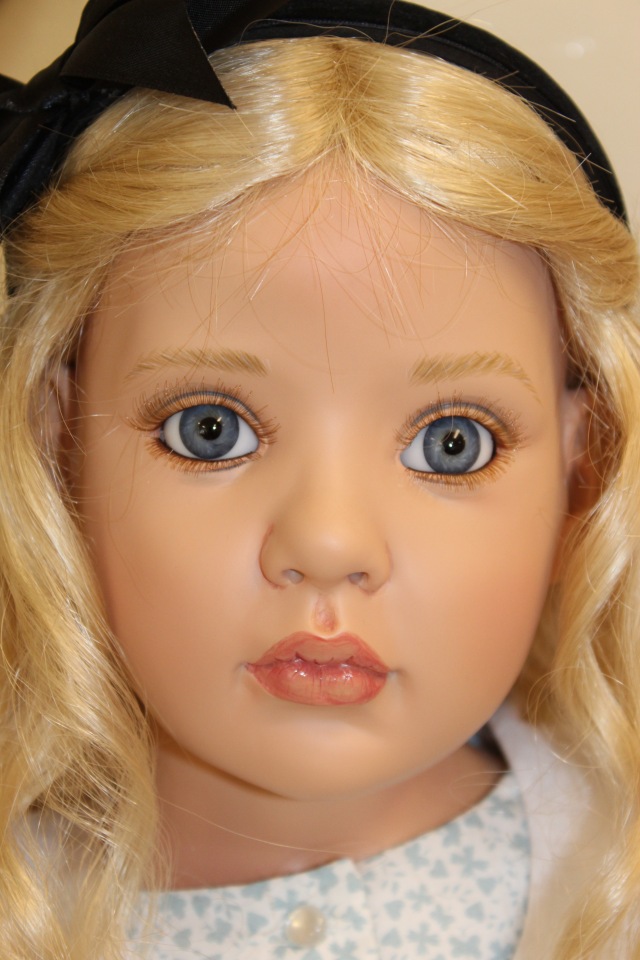 Встреча коллекционеров в магазине. Выбор кукол из новой коллекции Гюнзел. Часть первая - Алиса. ОПРОСНИК