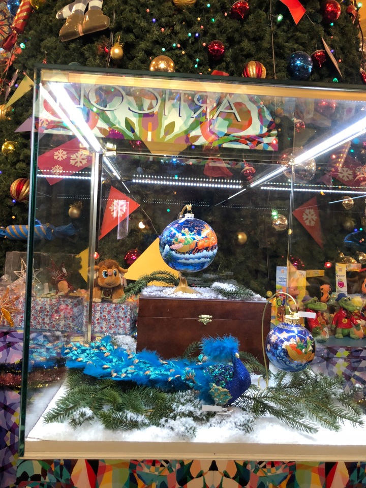 Москва предновогодняя... выставка новогодних елок в ГУМе - очень красиво