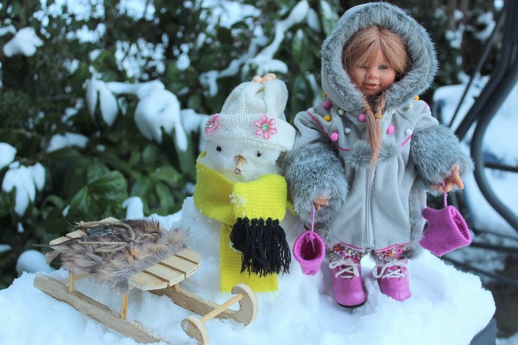 Снежные забавы Кети и Рози. Провожаем зиму