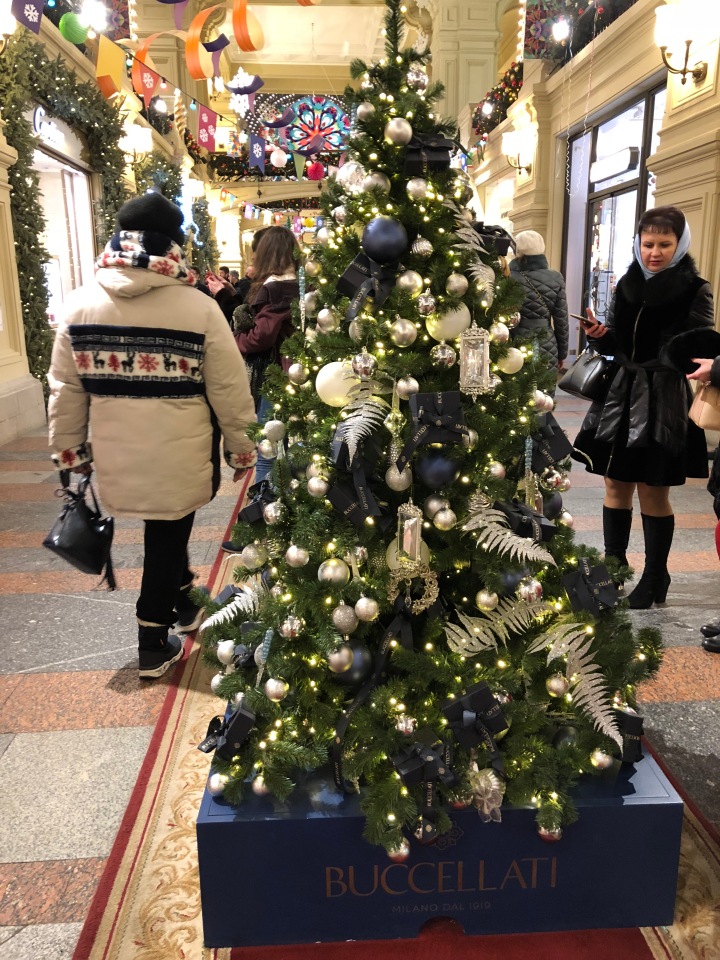 Москва предновогодняя... выставка новогодних елок в ГУМе - очень красиво