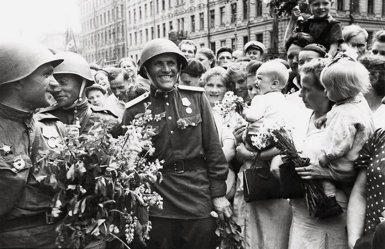 Спасибо Вам за смелость и отвагу, за небо мирное над головой