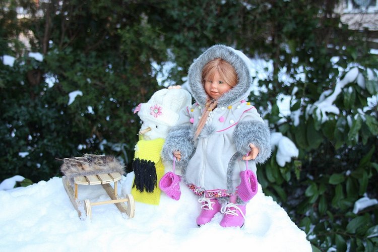 Снежные забавы Кети и Рози. Провожаем зиму