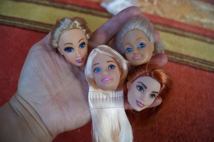 Прибыла посылка с новыми пациентами и открытками