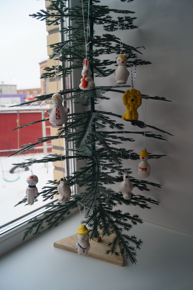 Третья выписка декабря. Ещё одна ёлочка здорова! Как починить шейное крепление кукломужчины (мои ошибки и способы их