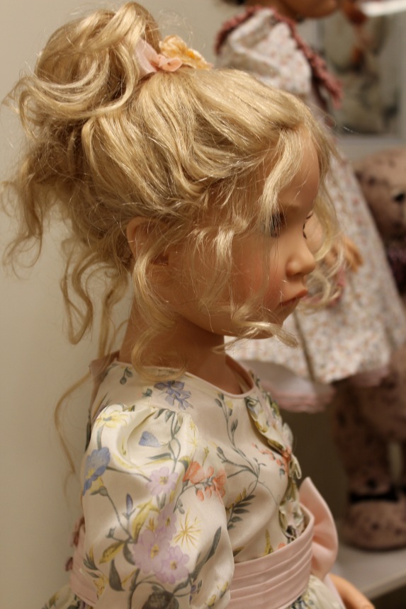 Рождественская встреча в магазине/клубе коллекционных кукол