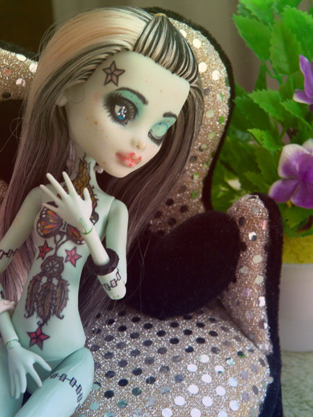 Загадочная мертвая девушка