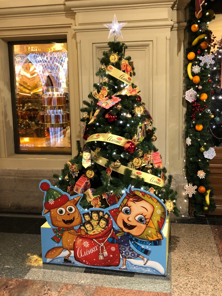 Москва предновогодняя... выставка новогодних елок в ГУМе - очень красиво