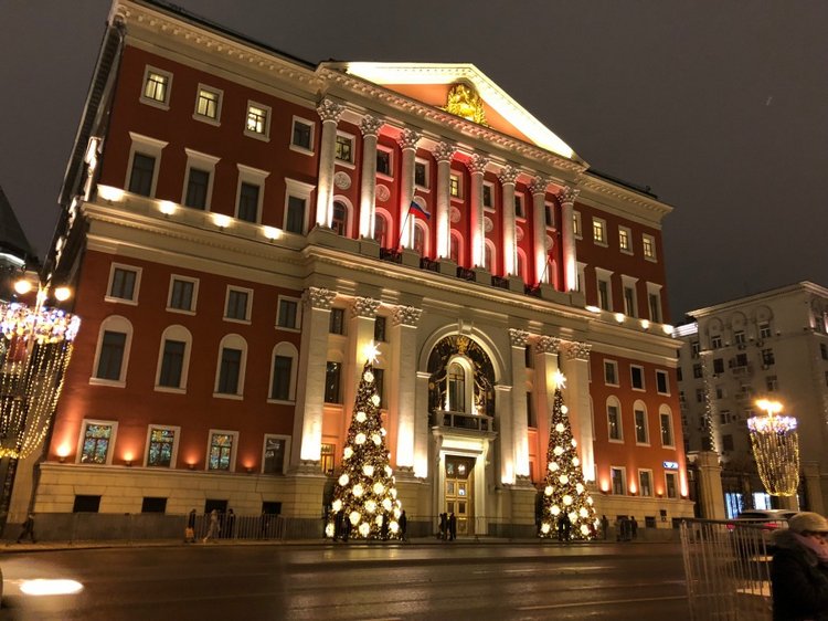 Москва предновогодняя... выставка новогодних елок в ГУМе - очень красиво