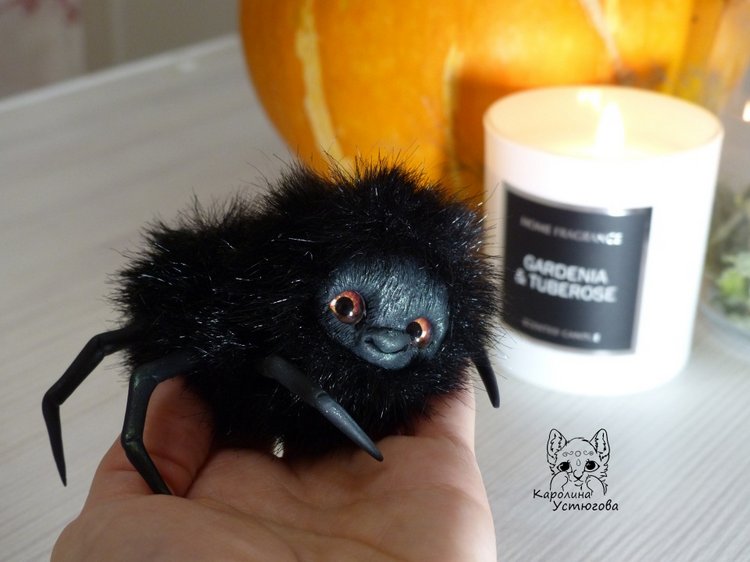 Halloween и маленькие паучки