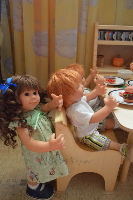 Мебель для кукол Хохлома. Вихтели Rosemarie Anna Muller