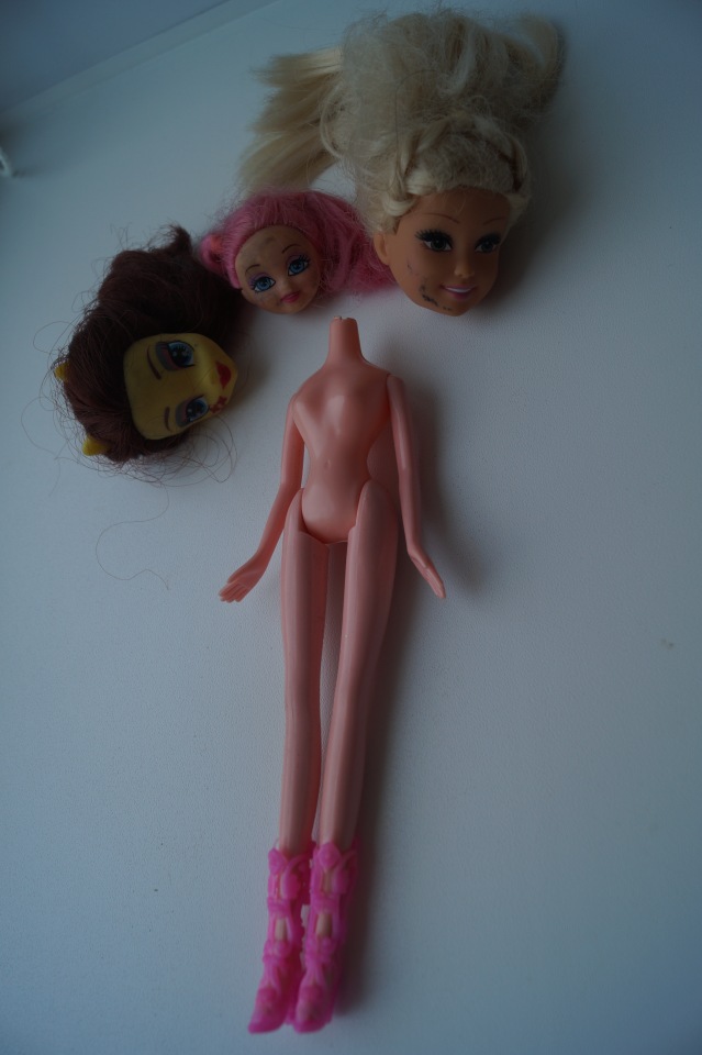 Первая июльская выписка. Две разные поломки шейного крепления - исправляем. Санаторий для кукол. И новые пациенты