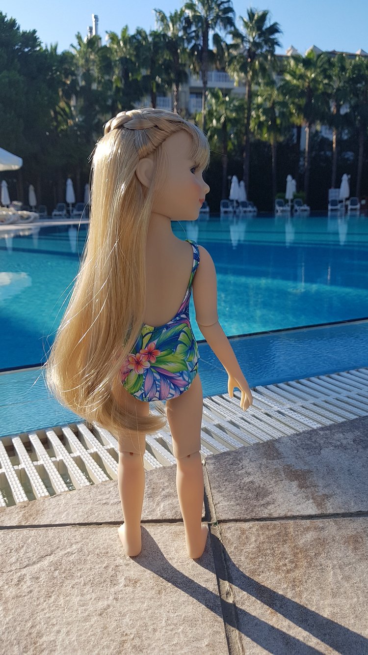 Инес на море — Куклы Ruby Red (Руби Ред) Fashion Friends: Siblies