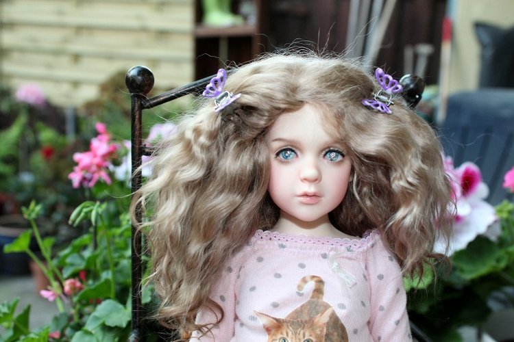 Вечерний сад. Розочка в пижамке