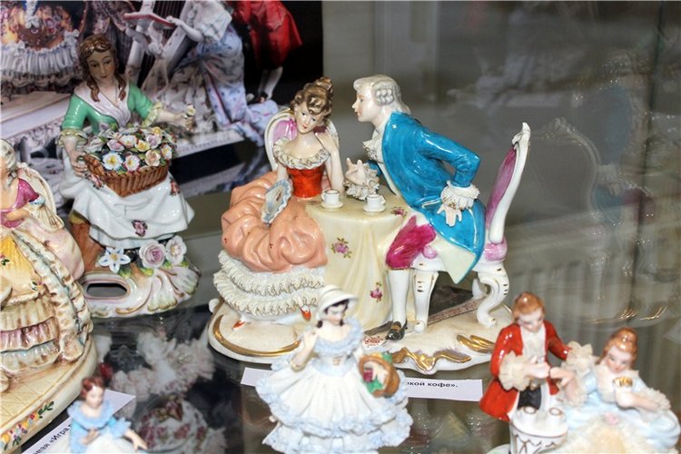 Выставка "Хрупкий мир фарфора", Старицкий краеведческий музей