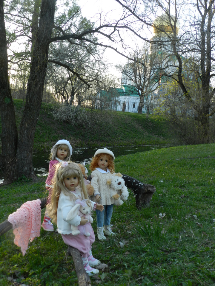 Прогулка подружек тёплым вечерком