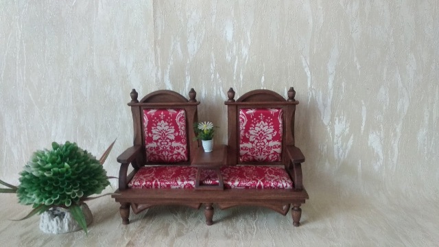 Диванчик тет-а-тет — Мебель для кукол и домиков: фото