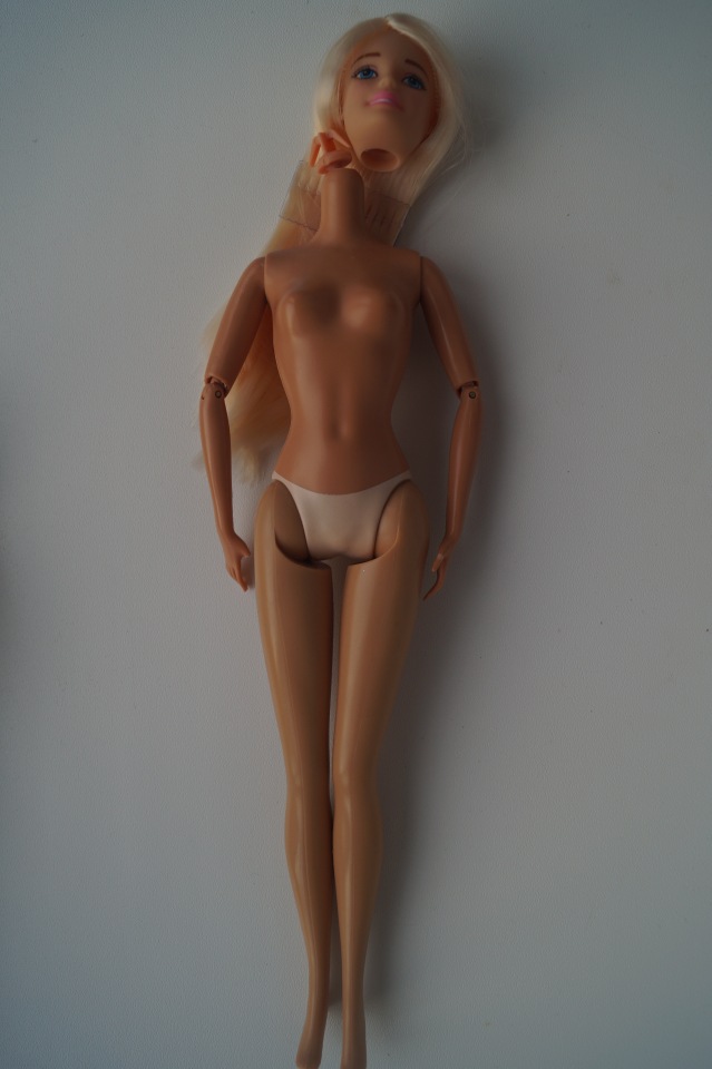 Четвёртая выписка октября. Лечим глазки советской кукле. Мишутка из 90-х стал как новенький! Четыре Барби обрели головы