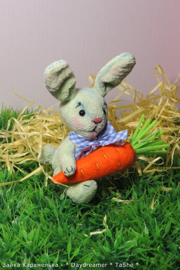 Зайка цвета свежего салата по имени Карамелька
