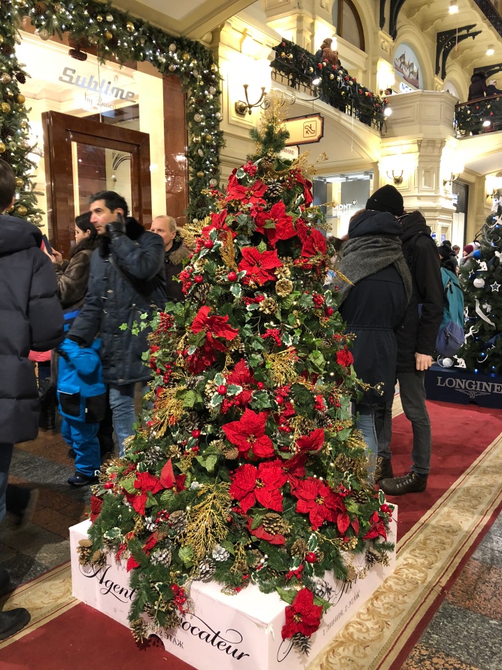 Москва предновогодняя... выставка новогодних елок в ГУМе - очень красиво