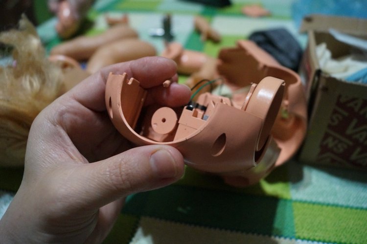 Третья выписка февраля. Сложная пациентка получила помощь нейрохирурга, бегемот Тотоша снова ловит шарики, лепка стоп +