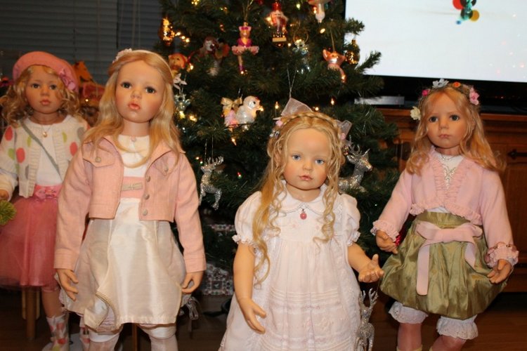 Новогодняя елка с моими куклами от Hildegard Gunzel