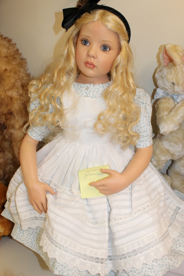 Встреча коллекционеров в магазине. Выбор кукол из новой коллекции Гюнзел. Часть первая - Алиса. ОПРОСНИК