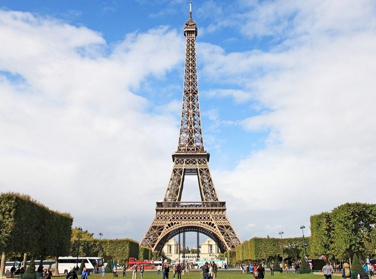 31 марта 1889 г. - состоялось открытие Эйфелевой башни