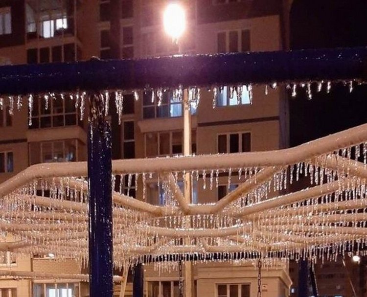 Ледяная красота на католическое Рождество в Чебоксарах, ловим солнечного зайчика... много фото | Бэйбики Ледяная красота на католическое Рождество в Чебоксарах, ловим солнечного зайчика... много фото (фото 5)