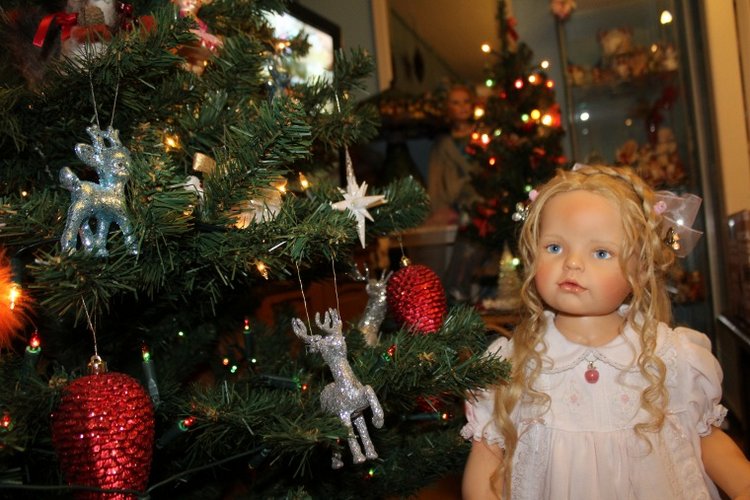 Новогодняя елка с моими куклами от Hildegard Gunzel