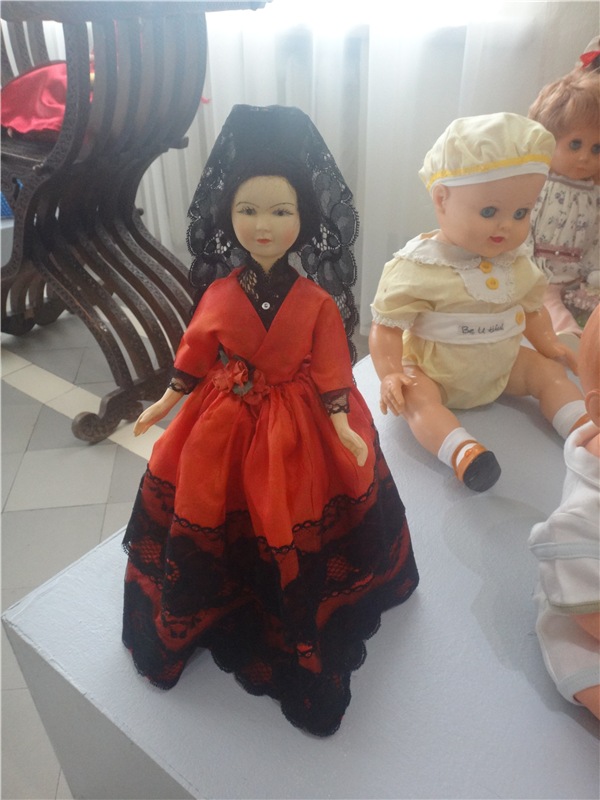 Выставка " Лабиринты кукольной жизни"