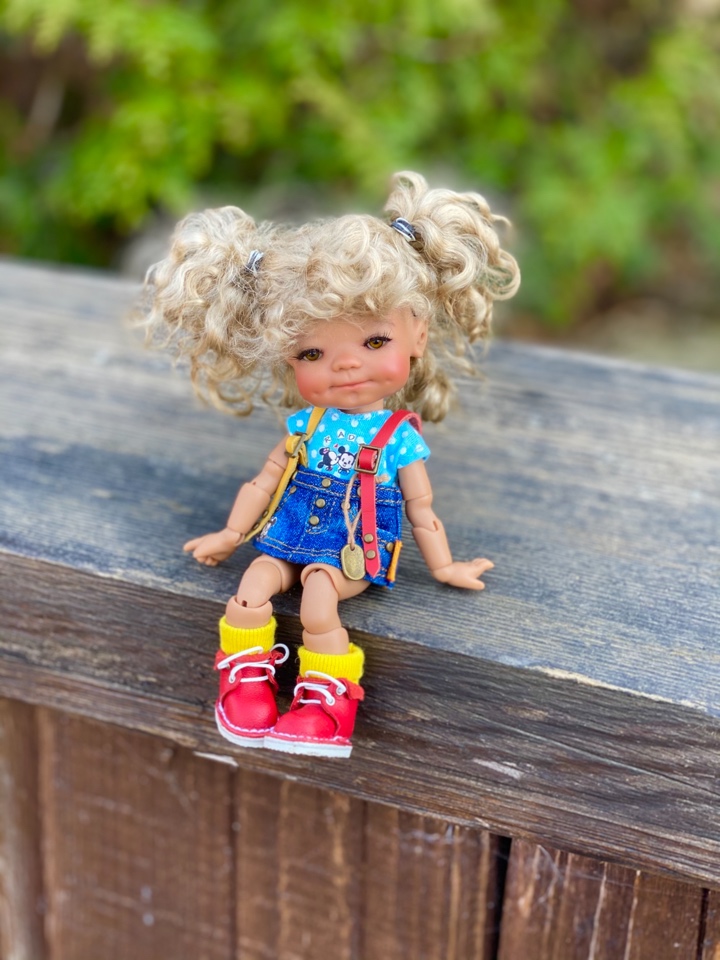 Стоят девчонки... стоят в сторонке. Meadow dolls