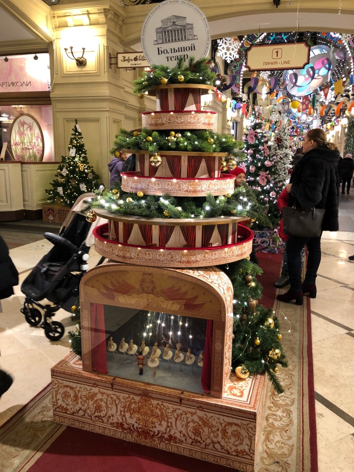 Москва предновогодняя... выставка новогодних елок в ГУМе - очень красиво