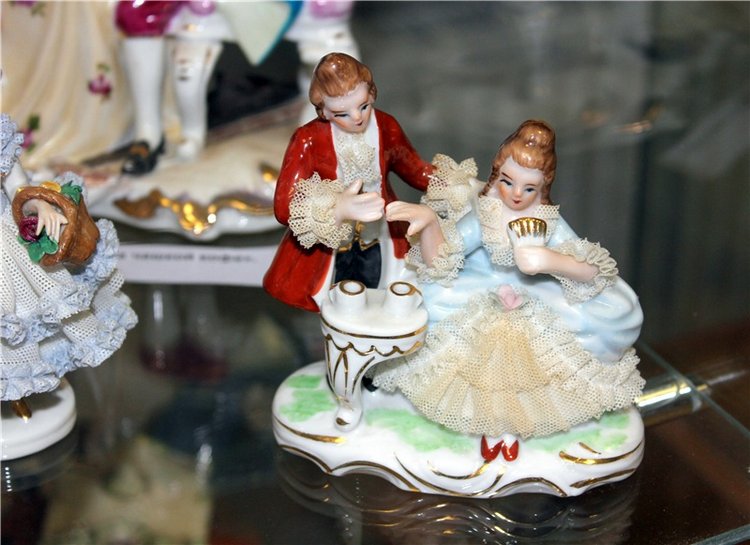 Выставка "Хрупкий мир фарфора", Старицкий краеведческий музей