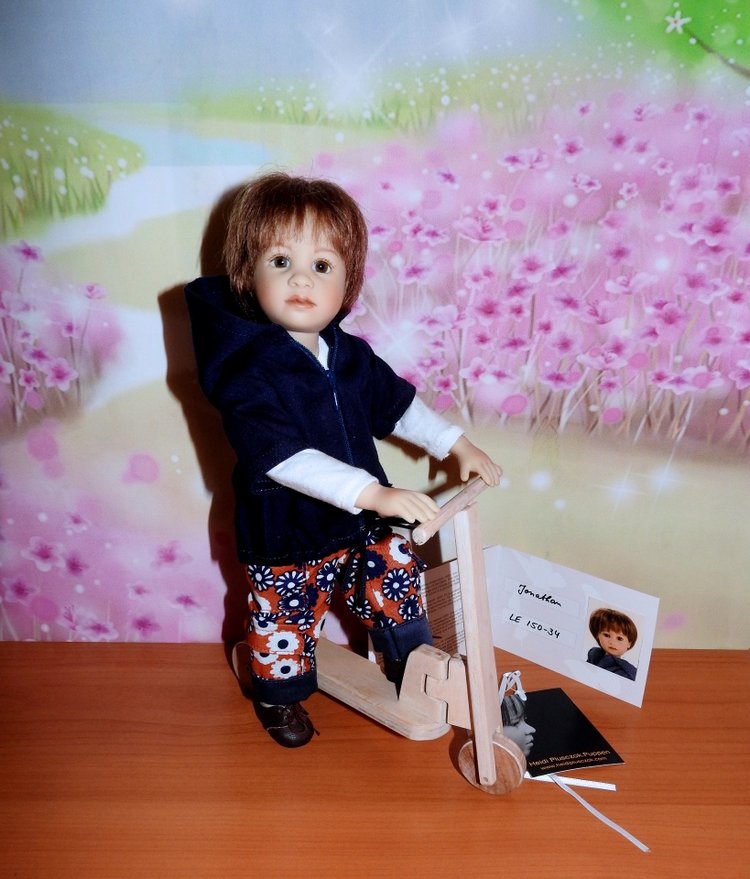 Heidi Plusczok. Мальчик с самокатом - Jonathan (фото 3)