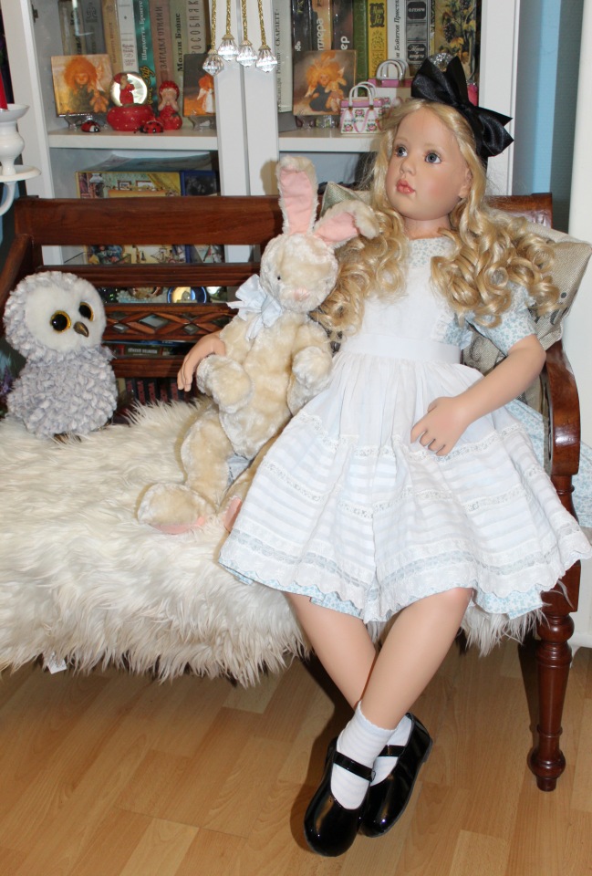 Алиса из Страны Чудес и ее кролик