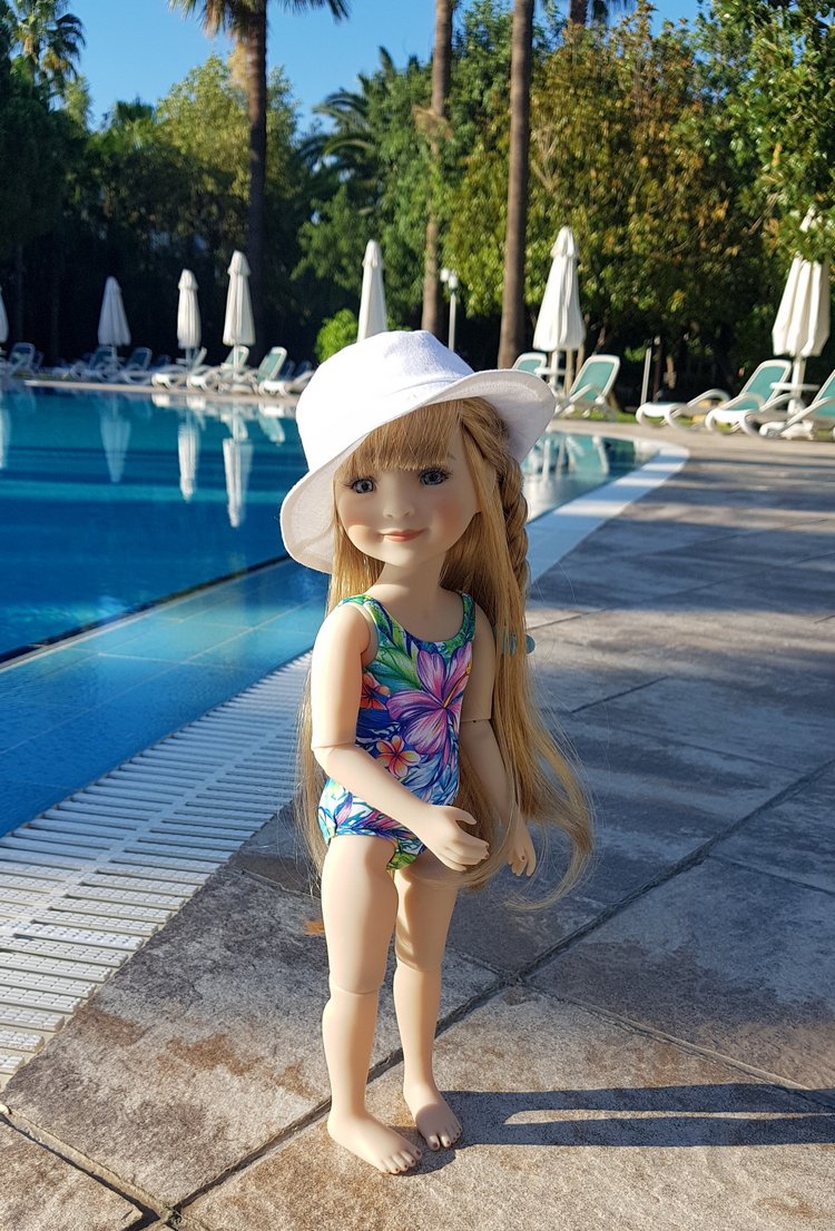 Инес на море — Куклы Ruby Red (Руби Ред) Fashion Friends: Siblies