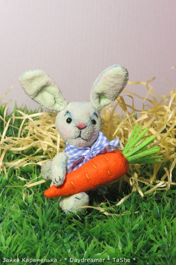 Зайка цвета свежего салата по имени Карамелька