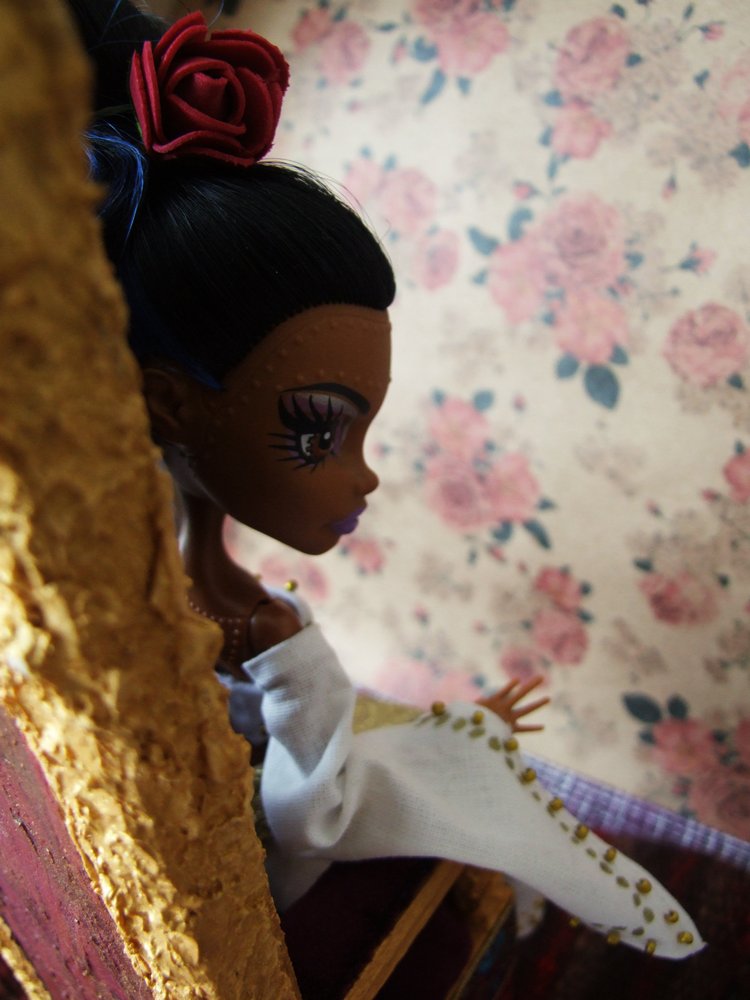 У ног царицы Розы — Мебель для кукол и домиков: фото (фото 8)