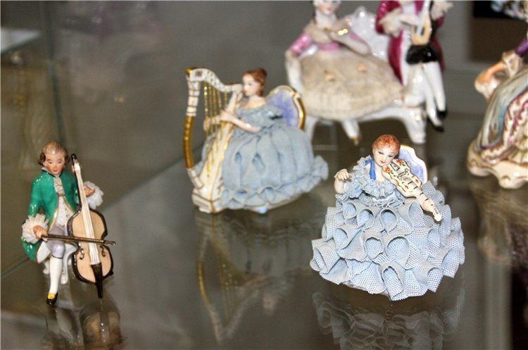 Выставка "Хрупкий мир фарфора", Старицкий краеведческий музей