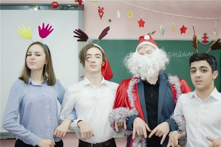 "...мир черно-белый весь разрисуют чудаки!"