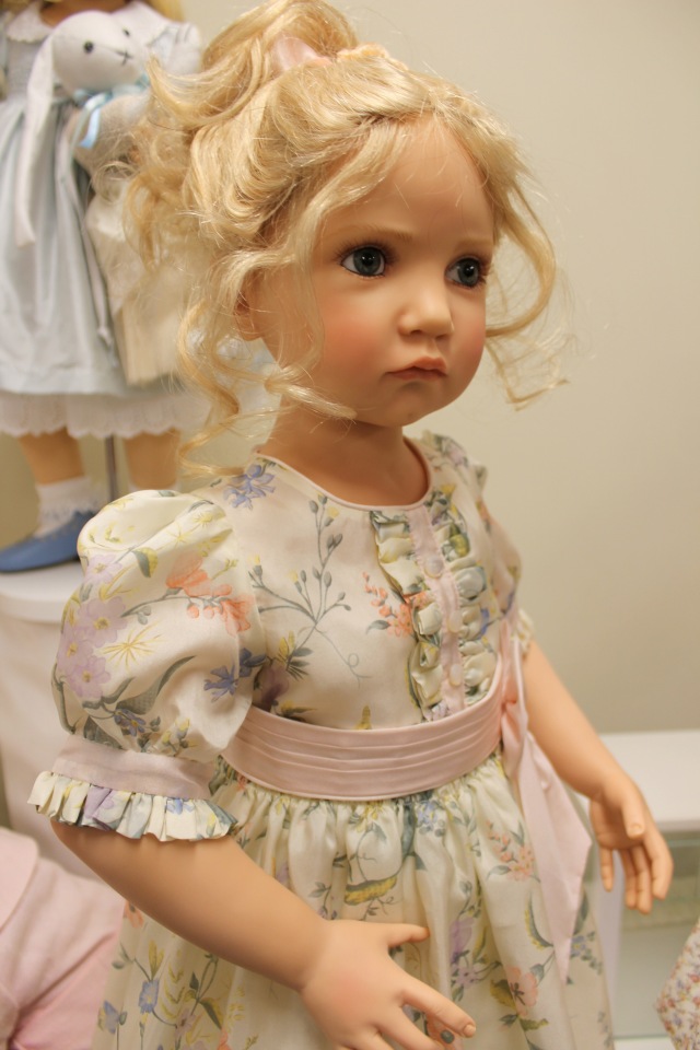 Рождественская встреча в магазине/клубе коллекционных кукол