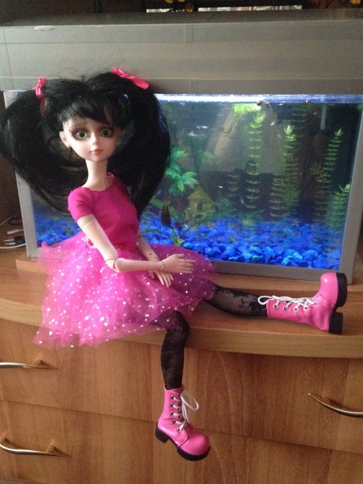 Вариант ремонта тела у Звезды подиума со сломанными бедренными петлями (много фото)