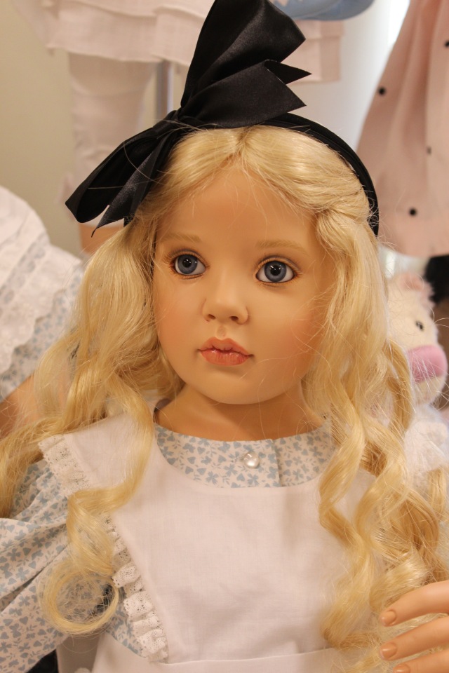 Встреча коллекционеров в магазине. Выбор кукол из новой коллекции Гюнзел. Часть первая - Алиса. ОПРОСНИК