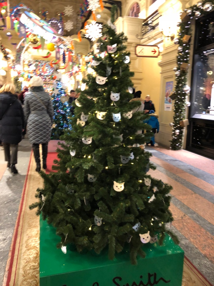 Москва предновогодняя... выставка новогодних елок в ГУМе - очень красиво